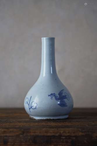 18-19世纪 李朝晚期凤凰草叶纹白瓷鹤首瓶
