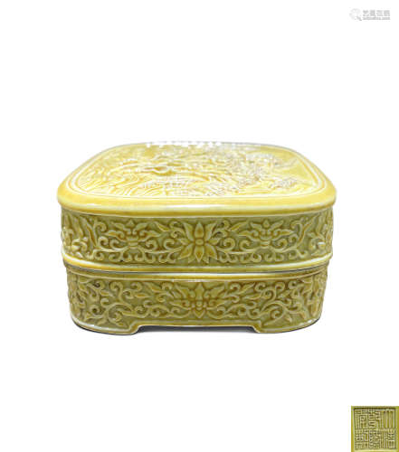 清 黄釉雕瓷山水人物纹四方印盒