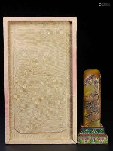 旧藏珍品布盒装寿山石印章《香山老人》