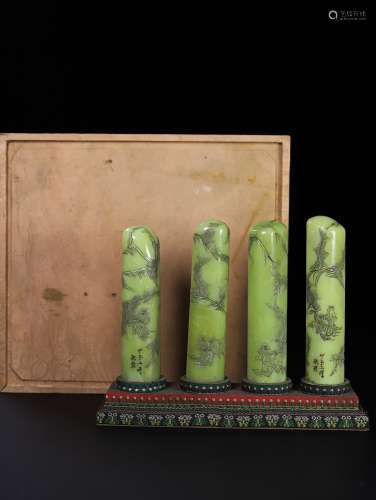 旧藏珍品布盒装艾叶绿寿山石印章《山水人物》
