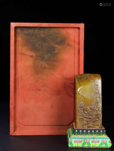 旧藏珍品布盒装寿山石印章《花开富贵》