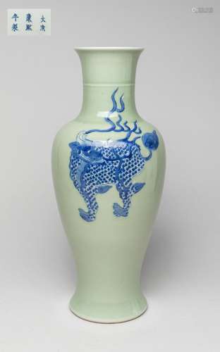 Chinese Porcelain Cabinet Vase