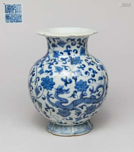 Chinese Export Porcelain Vase