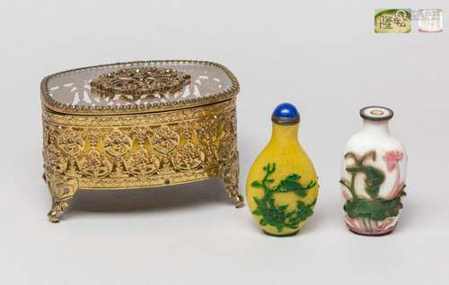 Chinese Overlay Glass Snuff Bottles