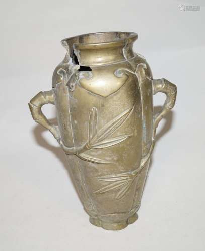 China,   Messing Vase (H. 22 cm), 20. Jh.