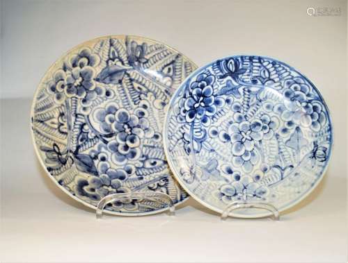 China,   Zwei blauweiße Teller (ca. D. 18,5 x H. 22 x H. 4 c...