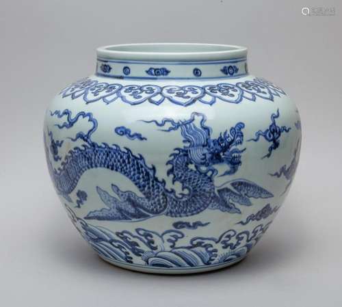 Large Chinese Export Porcelain Jar