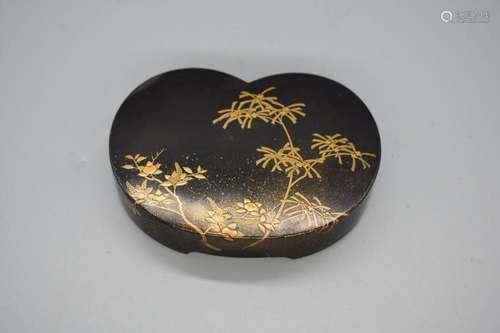 Japanese Kidney Shaped Lacquer Box & Cover with Fitted S...