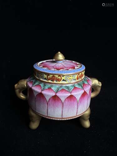 Pastel tracing gold lotus incense burner