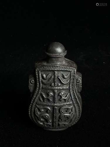 Silver embossed snuff bottle