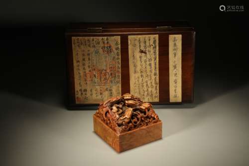 寿山石雕螭龙钮印章