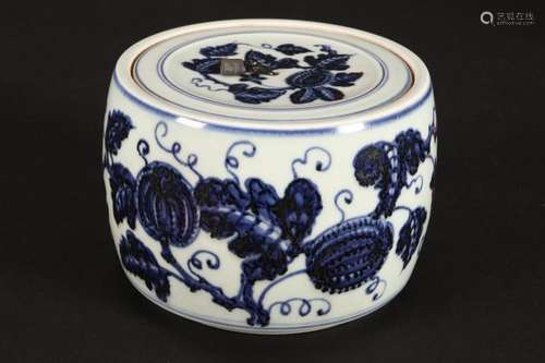 Good Chinese Blue and White Porcelain Jar and