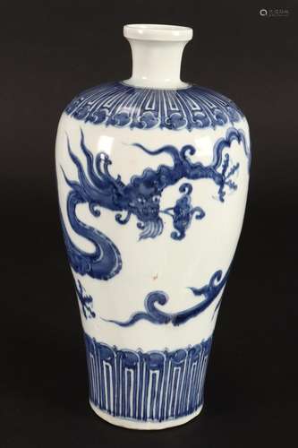 Chinese Blue and White Porcelain 'Dragon' Vase,