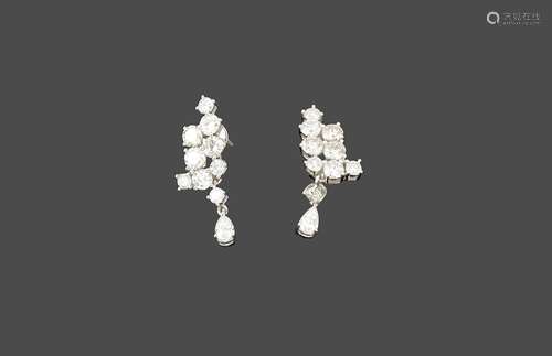 Paire de boucles d'oreilles "goutte"
En or bla...