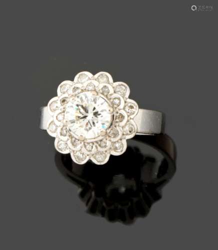 Bague "Marguerite". 
En or gris 18k (750) ornée d&...