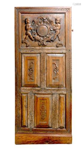 Importante porte en bois naturel mouluré et sculpté, pr