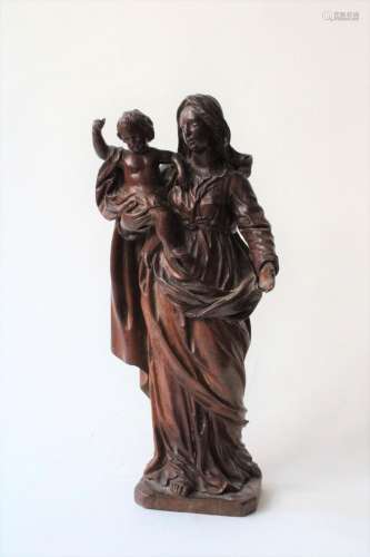 Vierge à l'Enfant en bois sculpté, dans le goût du XVII