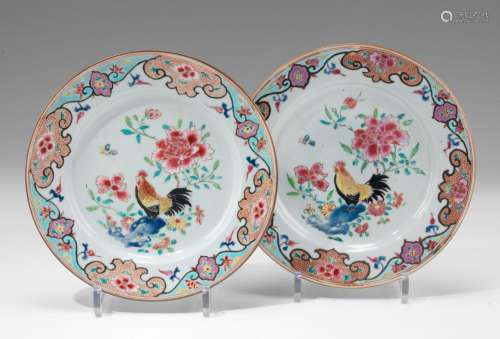 Paire d'assiettes rondes en porcelaine. Chine, XVIIIe s