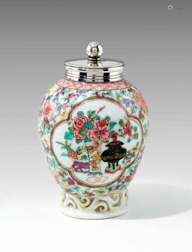 Pot à thé en porcelaine. Chine XVIIIe siècle, pour la C