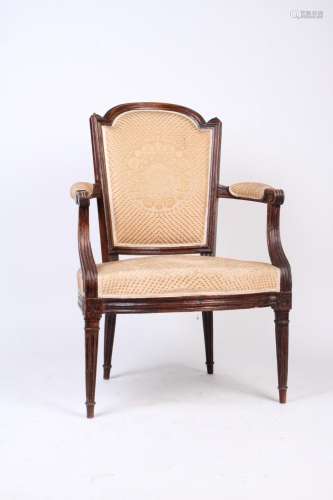 Fauteuil en noyer et hêtre naturel. Epoque Louis XVI. E