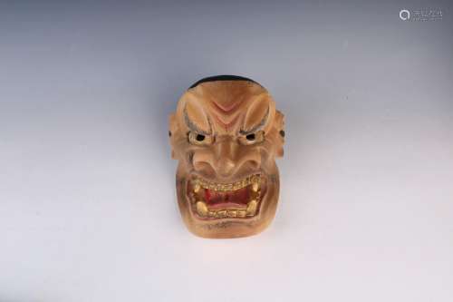 Masque de Kagura en bois laqué
Japon, époque Meiji (186