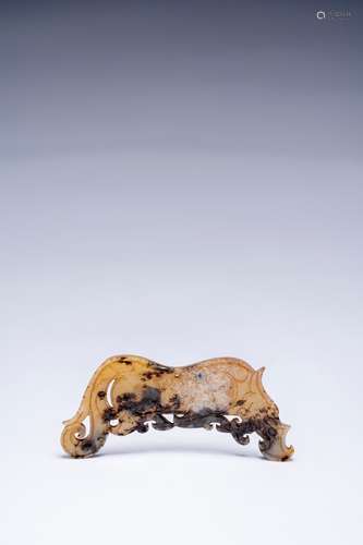 THE EASTERN ZHOU DYNASTYJADE PENDANT WITH DRAGON PATTERN