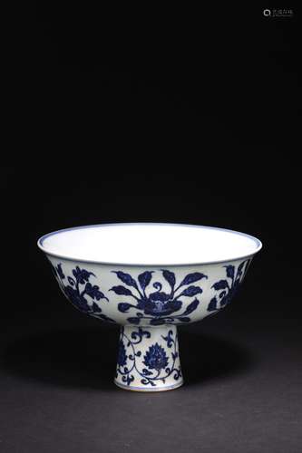 MING DYNASTY, XUANDE BLUE AND WHITE PORCELAIN, FOLDED BRANCH...