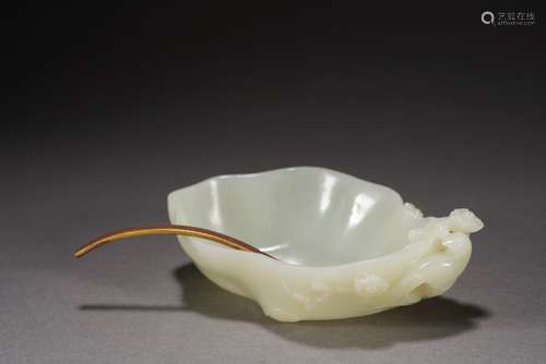 QING DYNASTY WHITE JADE MAGPIE CLIMBING PLUM BRUSH WASHER