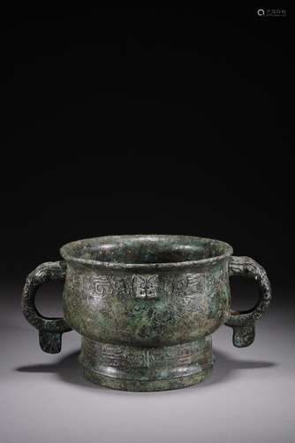 A CHINESE ARCHAISTIC INSCRIBED BRONZE GUI VESSEL