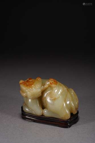 QING DYNASTY WHITE JADE PRETTY ANIMAL PAPERWEIGHT