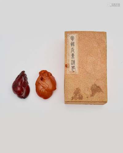 Two amber 'beans' and 'peaches' carvings Qin...