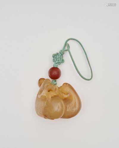 An agate 'duck and lotus' pendant Qing dynasty