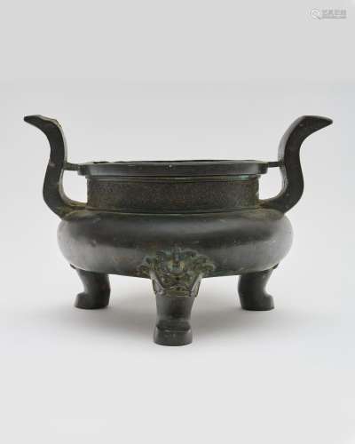 A bronze tripod censer, ding Qing dynasty