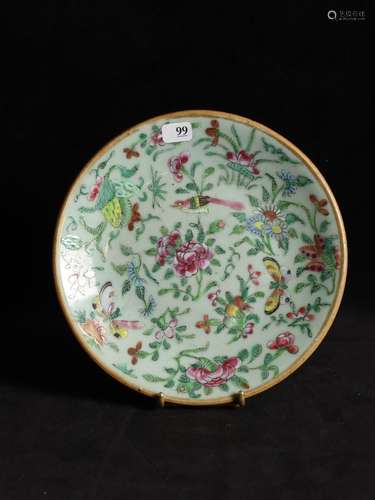 CHINE, Canton - Assiette à bord circulaire en porcelain