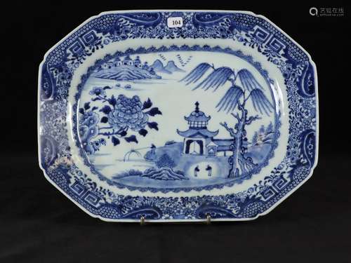 CHINE, Compagnie des Indes - Plat octogonal en porcelai