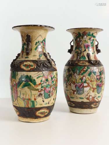 CHINE, Nankin - Paire de vases balustres en grès porcel