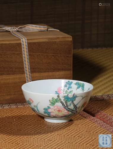 A FAMILLE-ROSE ‘FLOWER’BOWL,MAKE AND PERIOD OF YONGZHENG