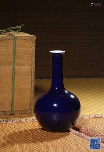 A SACRIFICIAL-BLUE-GLAZED VASE,MARK AND PERIOD OF QIANLONG
