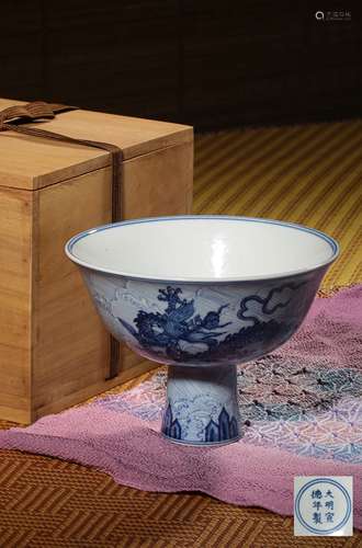 A BLUE AND WHITE ‘DRAGON’STEMCUP,XUANDE MARK,QING DYNASTY