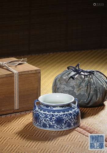 A BLUE AND WHITE VASE,MAKE AND PERIOD OF YONGZHENG
