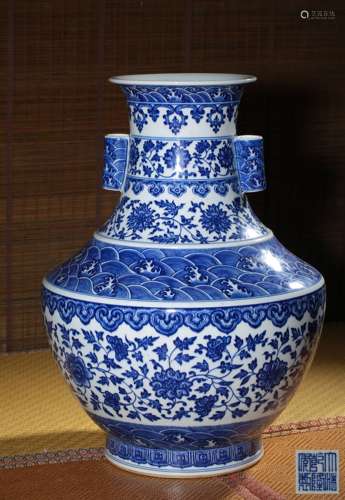 A BLUE AND WHITE ‘INTERLOCKING LOTUS’VASE,MARK AND PERIOD OF...