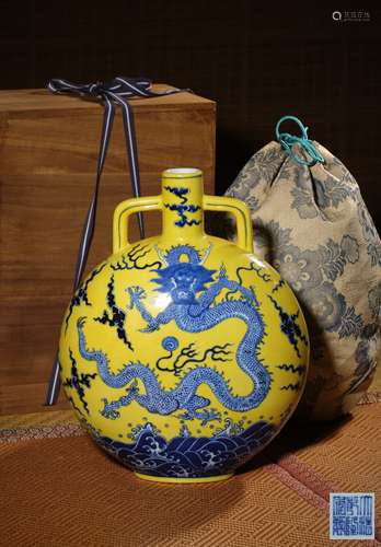 A YELLOW-ENAMELLED BLUE AND WHITE‘DRAGON’MOONFLASK,MARK AND ...