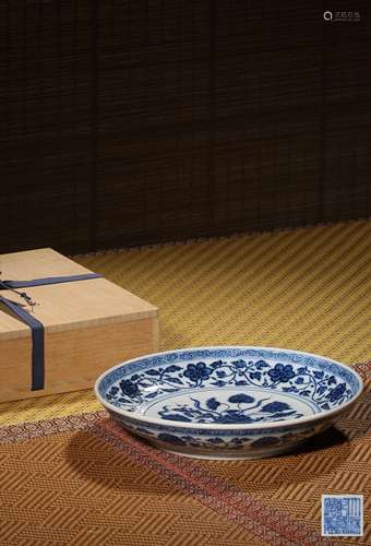 A BLUE AND WHITE ‘LOTUS’DISH,MARK AND PERIOD OF QIANLONG