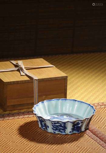 A BLUE AND WHITE 'DRAGON AND CLOUD' WASHER, QING DYNASTY