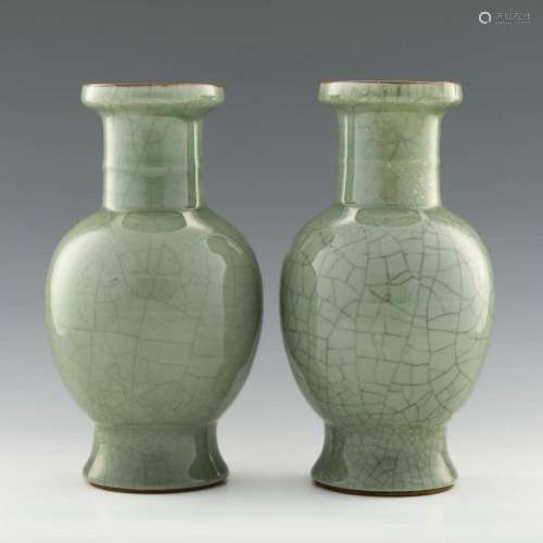 A pair of Chinese ge-glaze vases, late 19th century