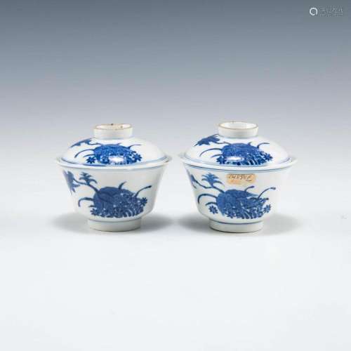 A pair of Chinese blue and white lidded tea cups, Republic p...