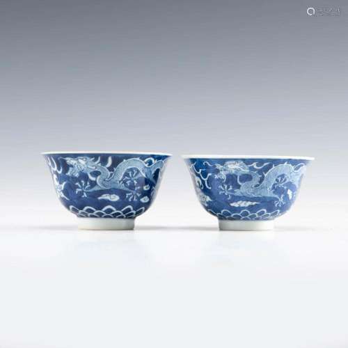 A pair of Chinese blue and white dragon tea cups, late 19th ...
