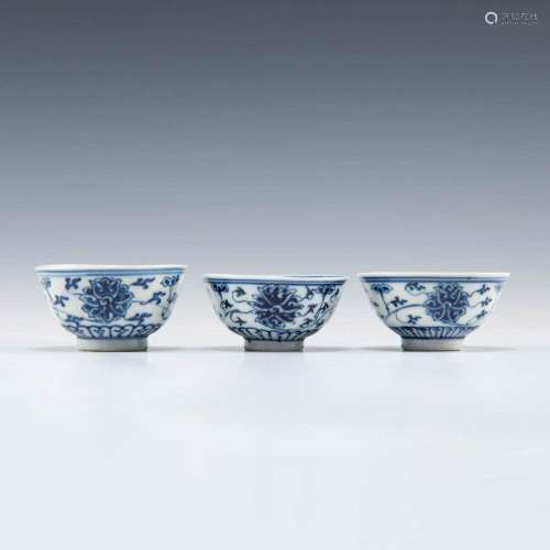 A group of three Chinese blue and white cups, Guangxu period...
