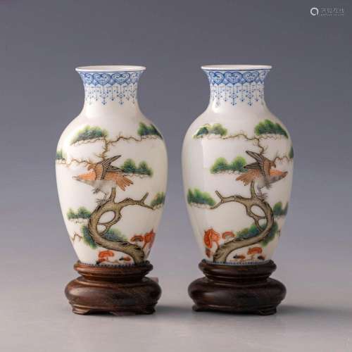 A pair of Chinese falangcai miniature vases, Republic period