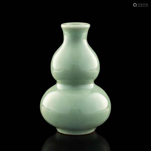 A Chinese celadon double-gourd vase, 19th century